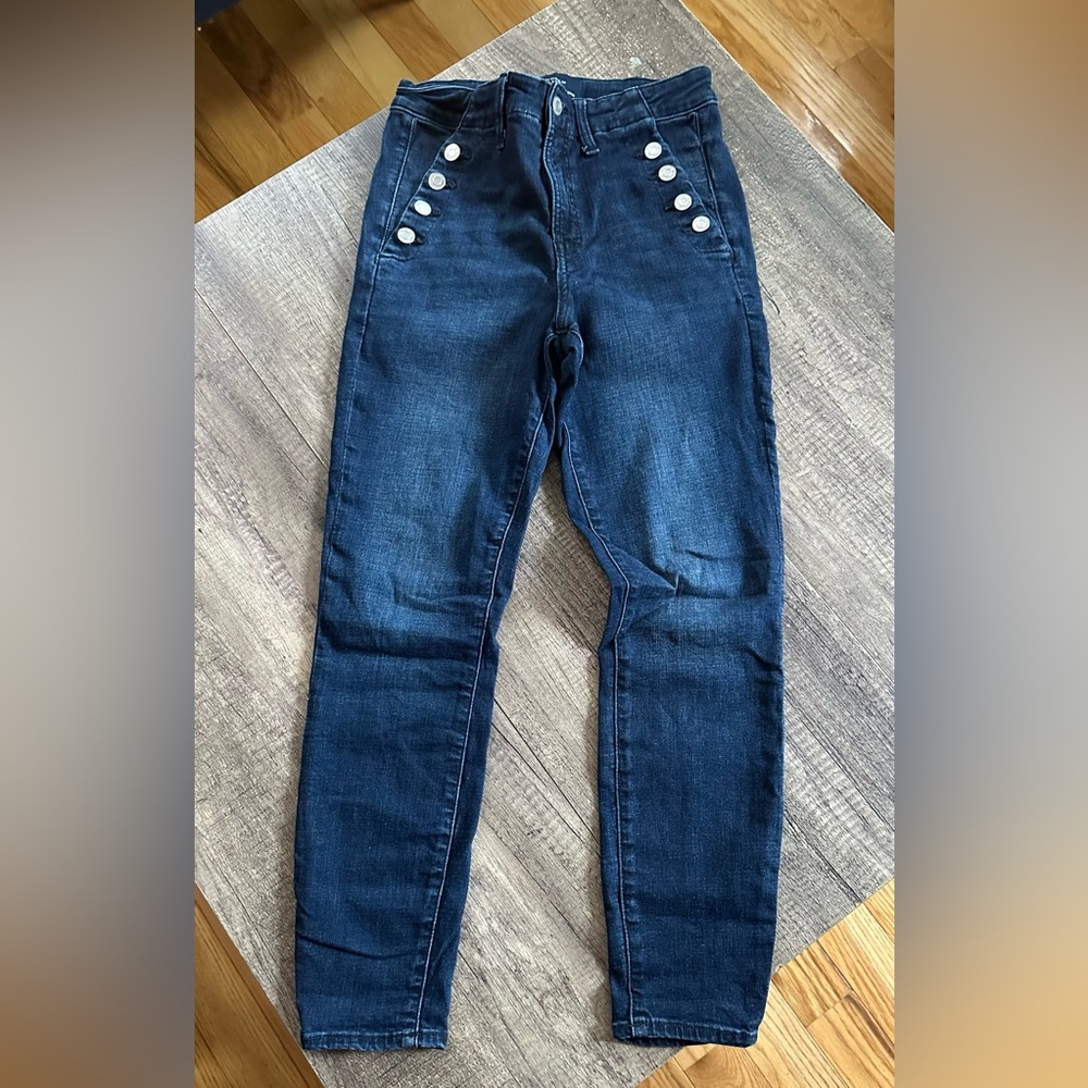 Gap High Rise Universal Legging Jeans. Button pockets. Size 6/28